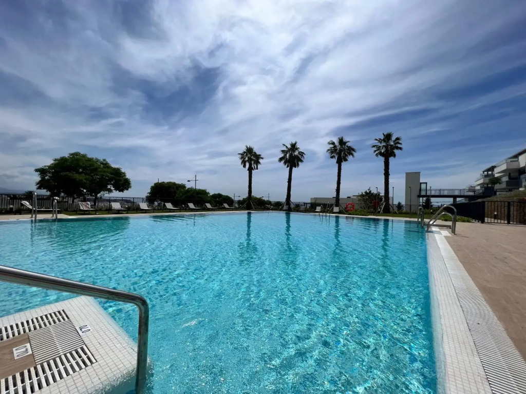 Mesas Homes luxury 4 bed apartment near the sea and port Estepona