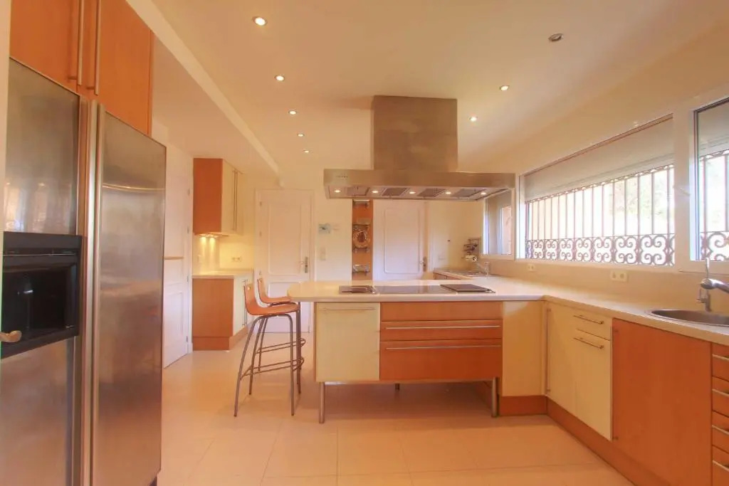 1077 beach villa el paraiso