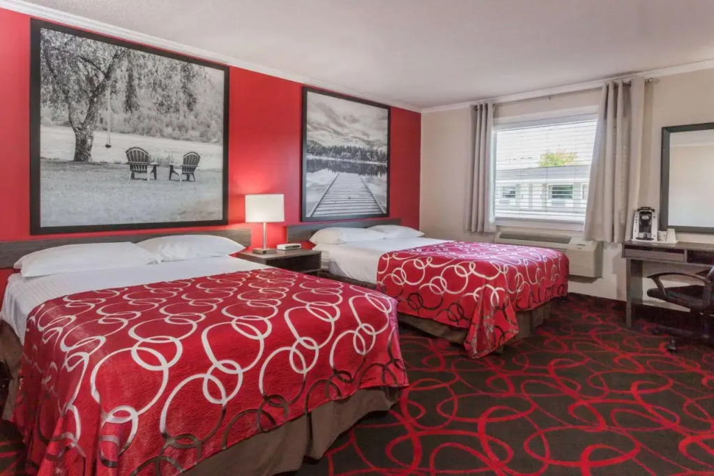 Super 8 by Wyndham Kirkland Lake