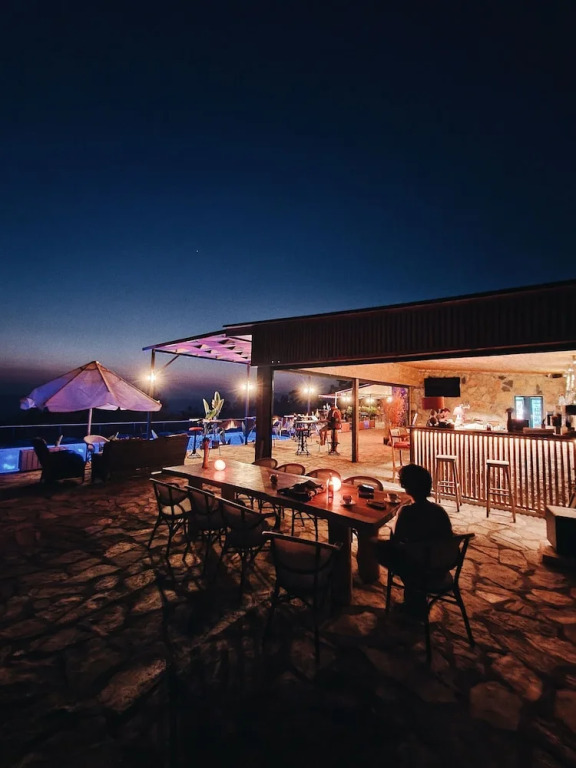 Rocas Roja Beach Hotel