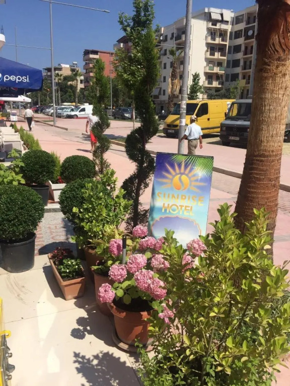 Sunrise Hotel Cameria