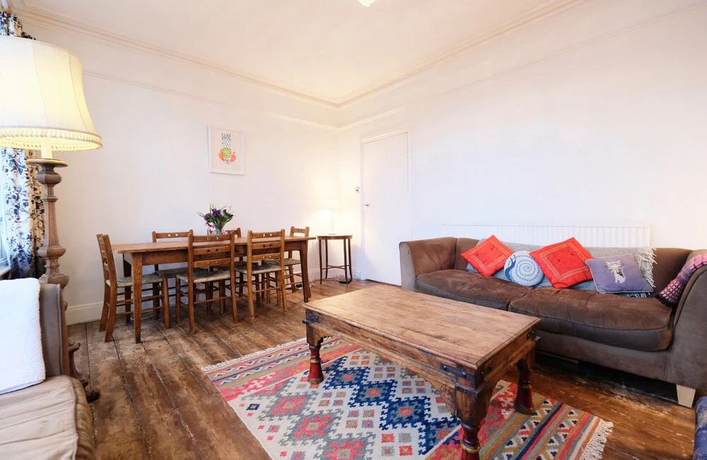 Sunny, Bohemian-style Flat For 4 in Queens Park