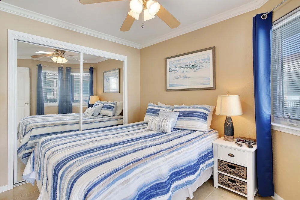 Seascape 2305 1 Bedroom Condo by RedAwning