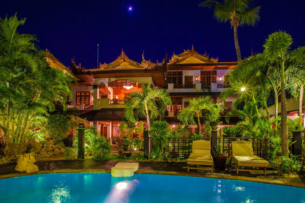 Hotel by the Red Canal