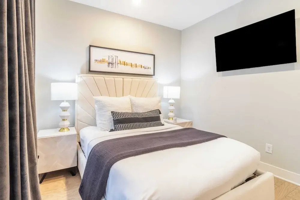 Monty by Avantstay 4bdr 4ba, Balcony w/ Outdoor Seating, 5mins to DT