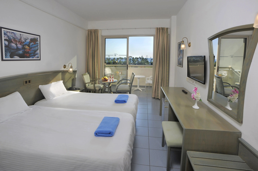 Nissiana Hotel & Bungalows