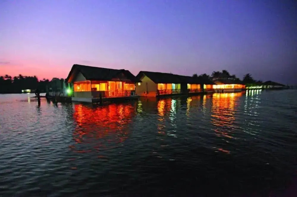Emarald Island Floating Resort