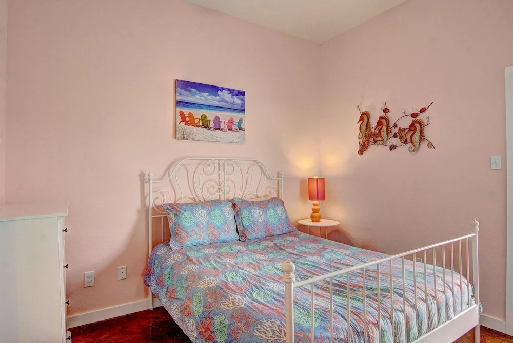 Gone Coastal - 3 Br Condo