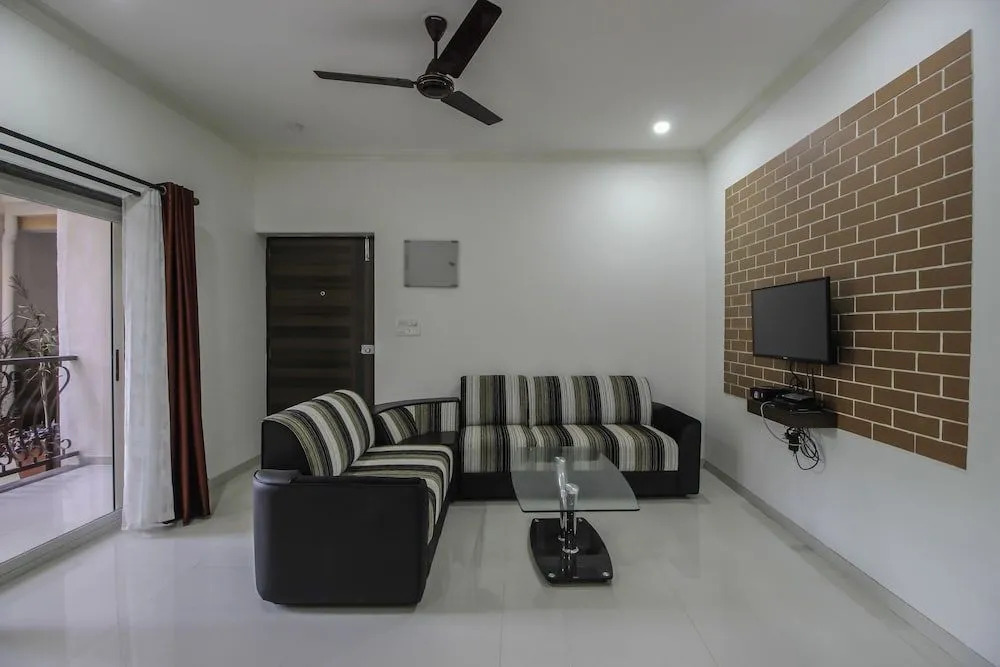 OYO 10972 Home Poolside 2BHK Siolim