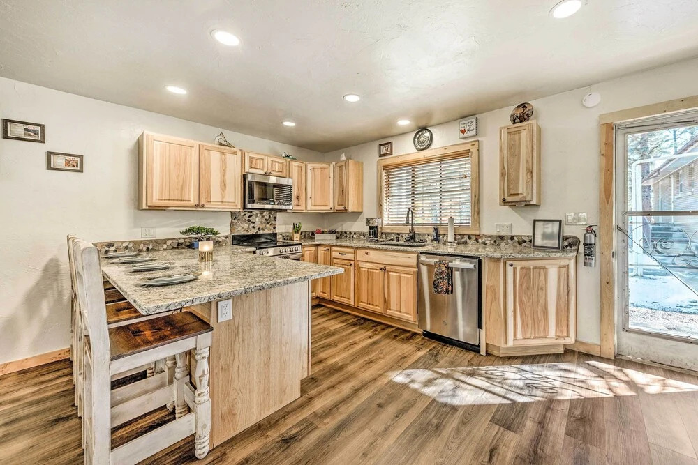 Ruidoso Vacation Rental w/ Covered Hot Tub