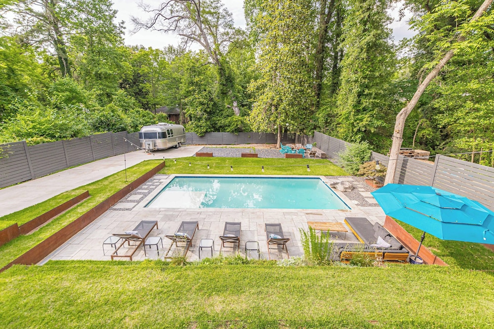Luxury 5BR Retreat with Private Pool