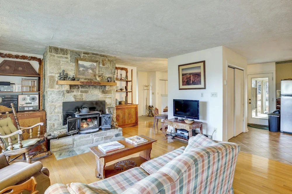 Ski, Hike & Unwind: Mtn-view Gem w/ Deck in Boone