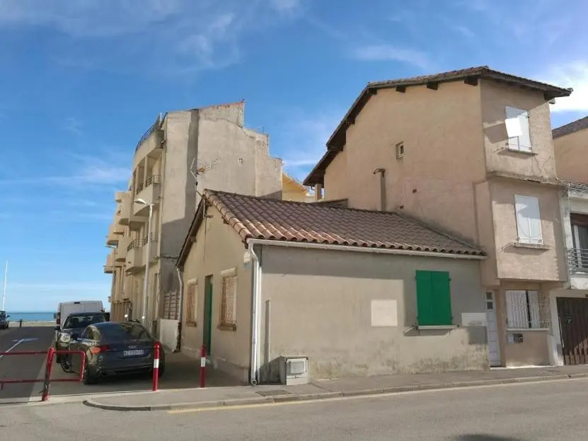 Le Bâbord - petit studio moderne et bien équipé à 30 m de la mer