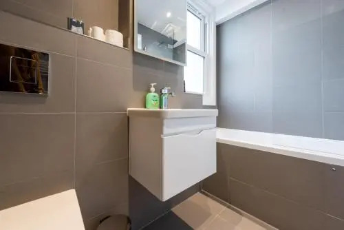 Parkside London Apartment (SS3)
