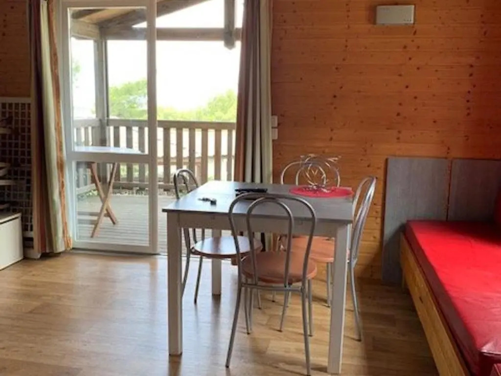 Chalet climatisé pour 6, calme avec piscine et parking - FR-1-607-59