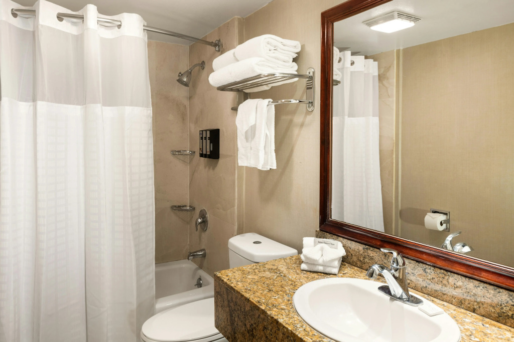Anaheim Portofino Inn & Suites