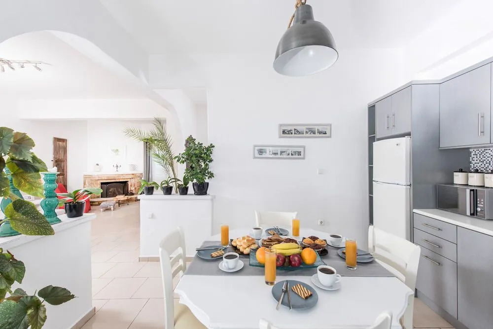 Morfes Luxury Suites by Caldera Houses