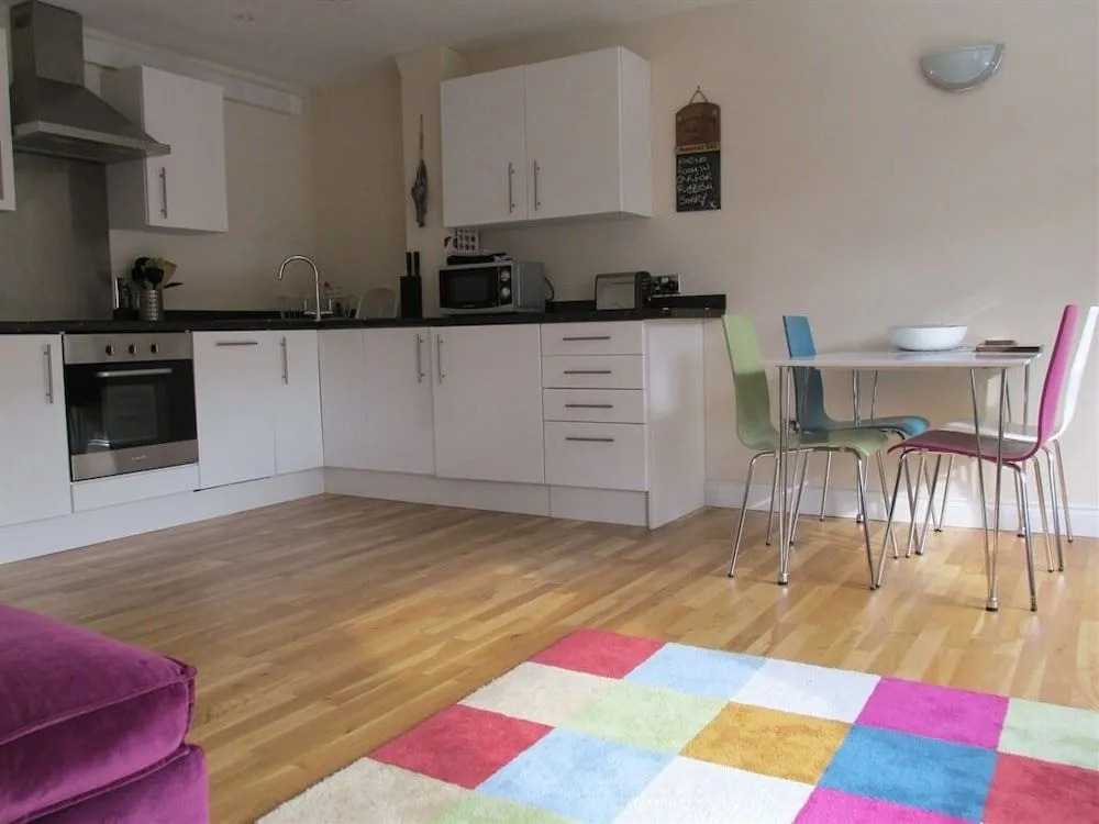 Bath Breaks Apartments