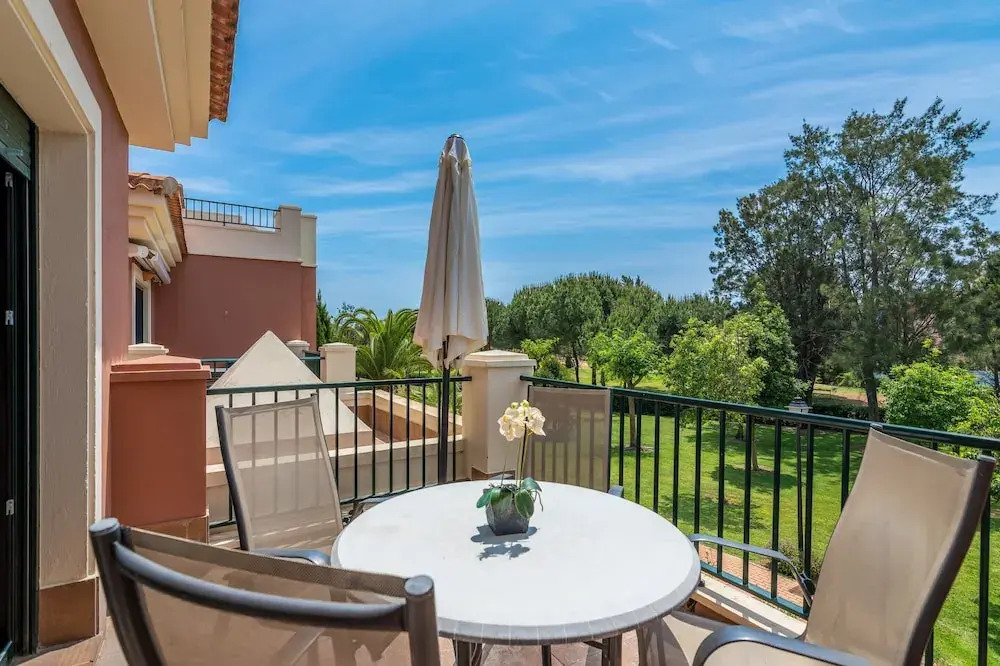 Golfside Comfort With Terrace & Pool