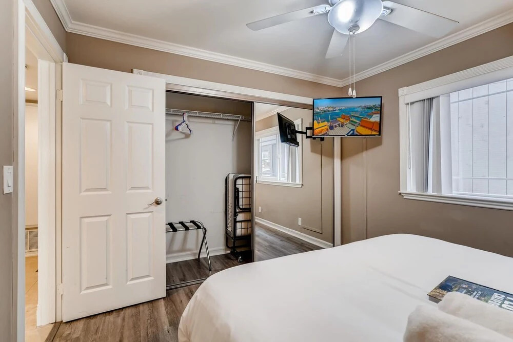 Awesome Family Friendly Beach Home - 1 Block To Ocean - 3BR/2BATH - Self Check In! (C1)