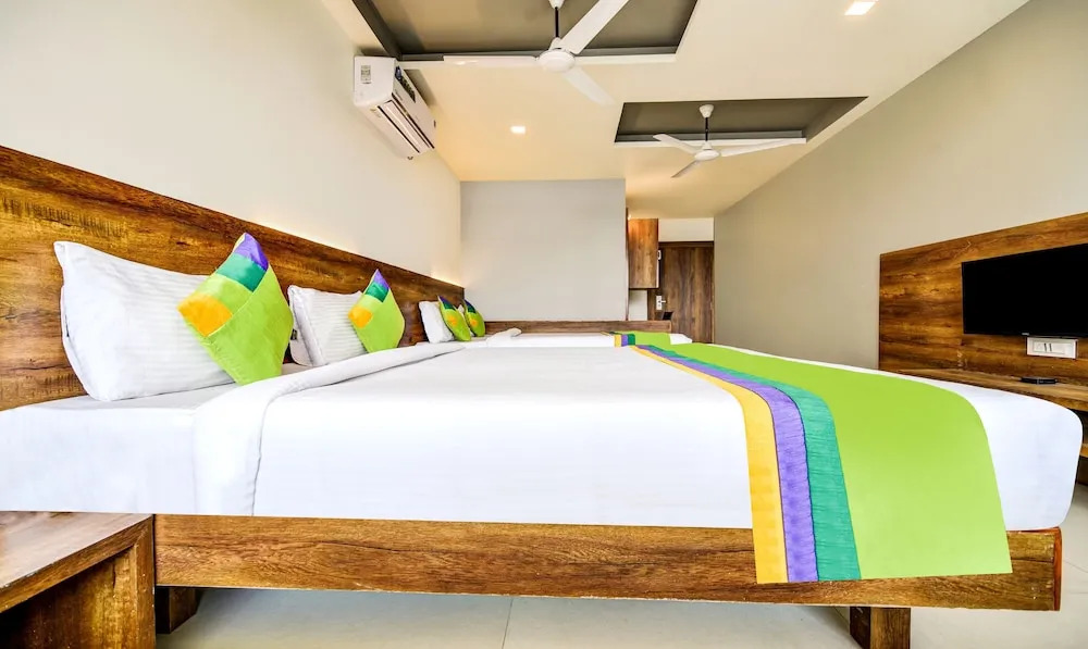 Hotel Sri Sai Suites