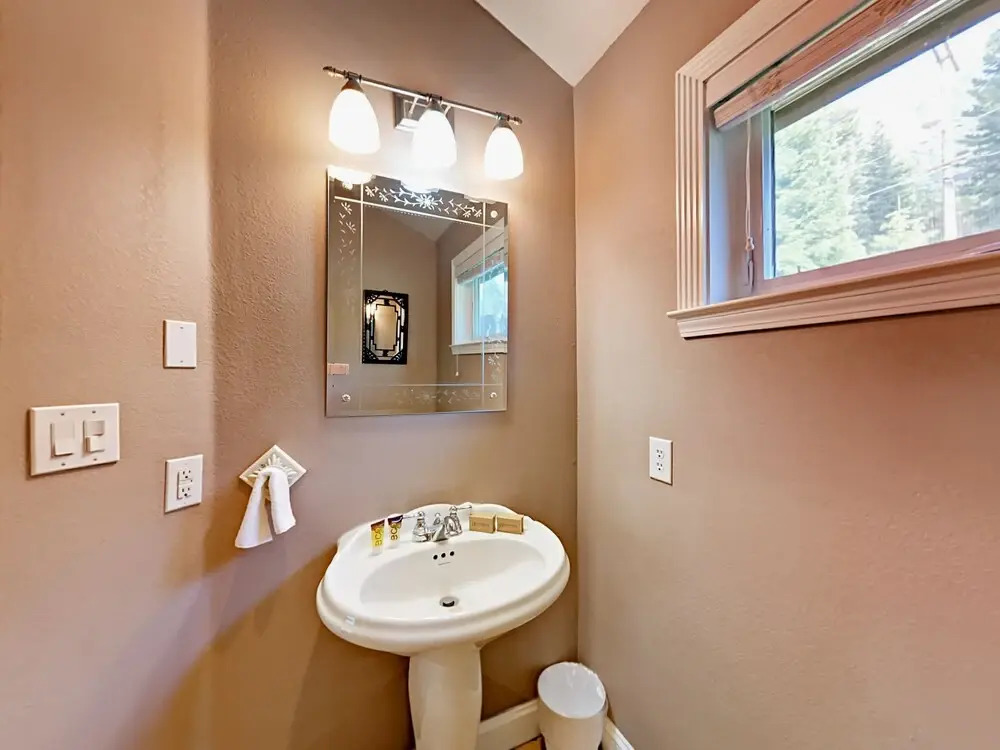 5BR Home w/ Hot Tub & Game Room