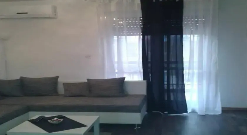 Modern Split Apartment