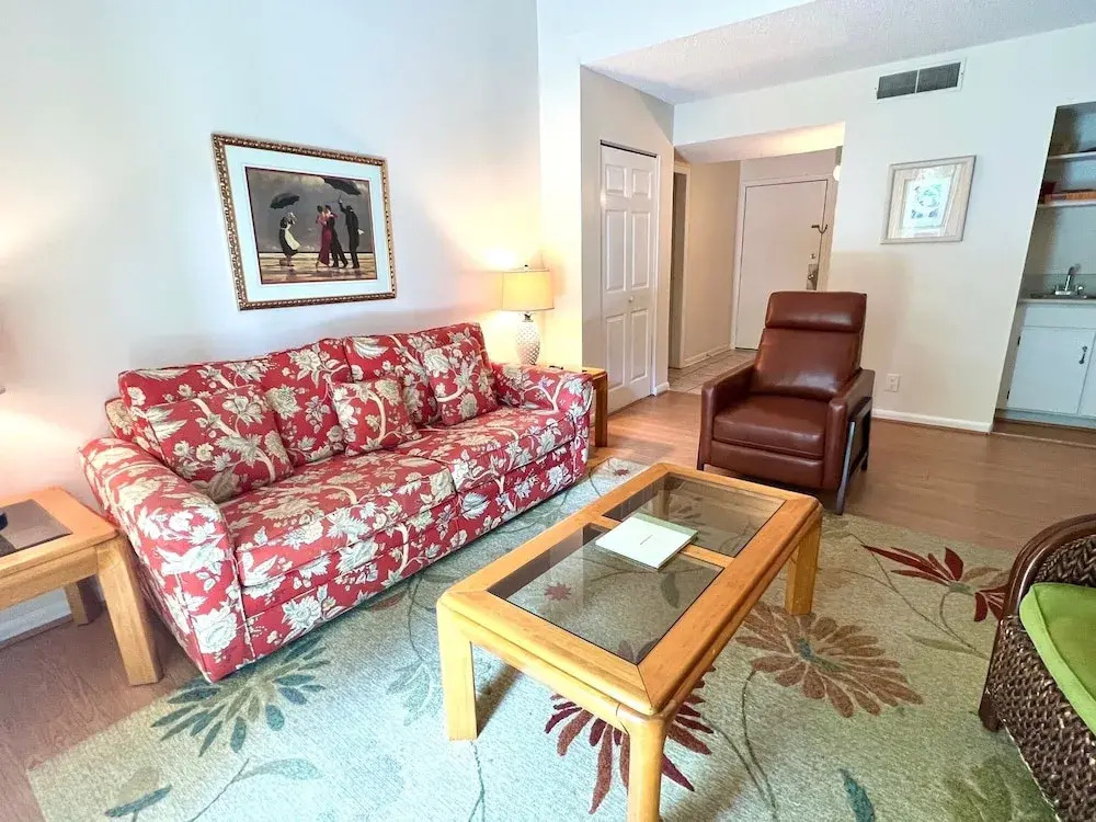 Top Floor Private Villa Close to Everything Amenity Cards Available 1819