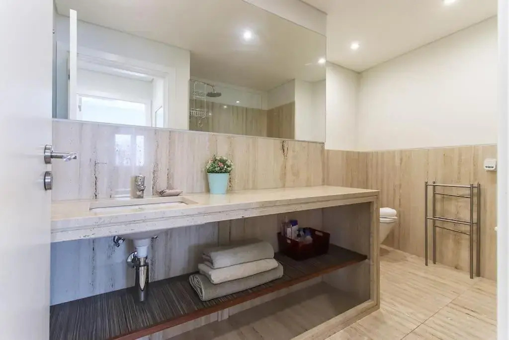 Apartamento Moderno na Graça/ Alfama