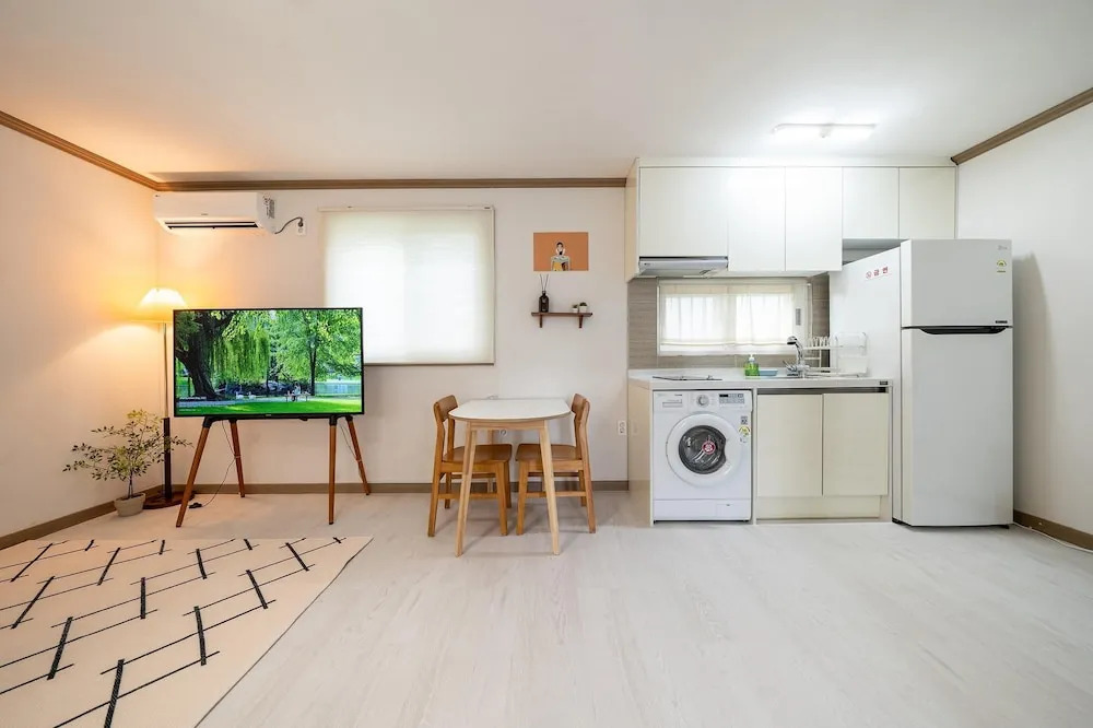 Jeju Joyhouse