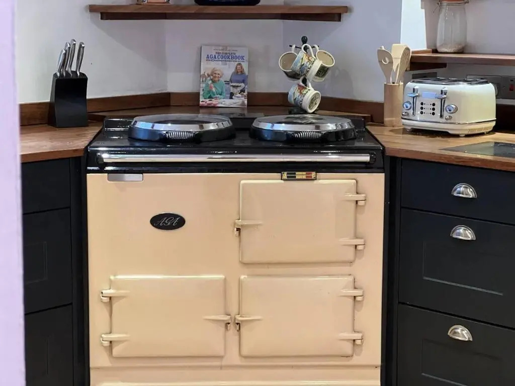 House - Sleeps 10 Pet friendly & Parking