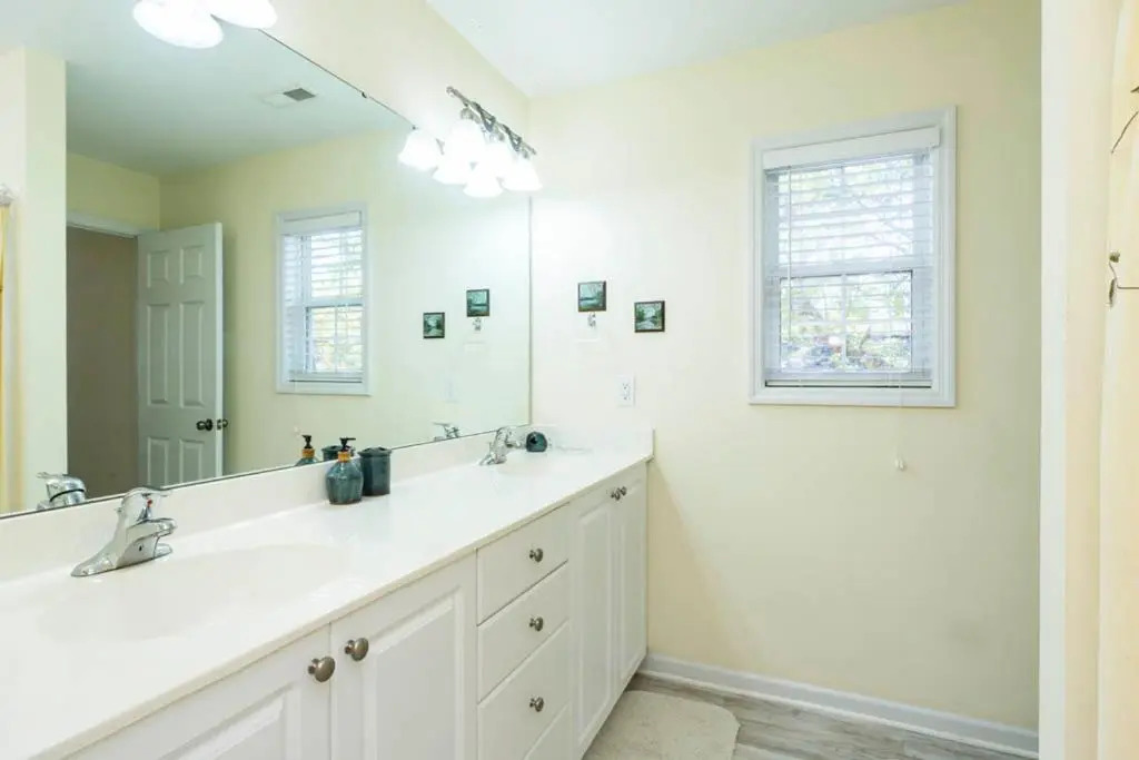 Island Delight by Oak Island Accommodations