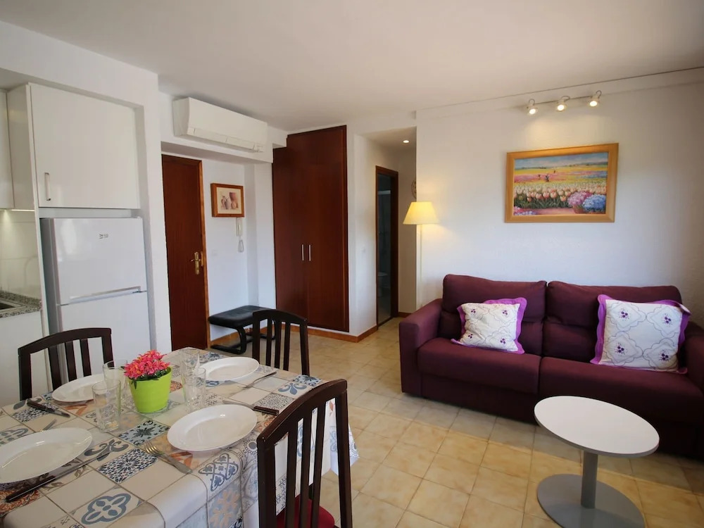 Cozy apartment on the sandy Nova beach in Roses, Spain