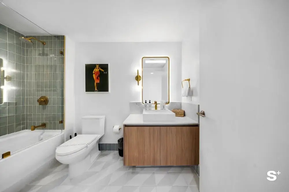 Downtown 1BR Apt with Skyline Views