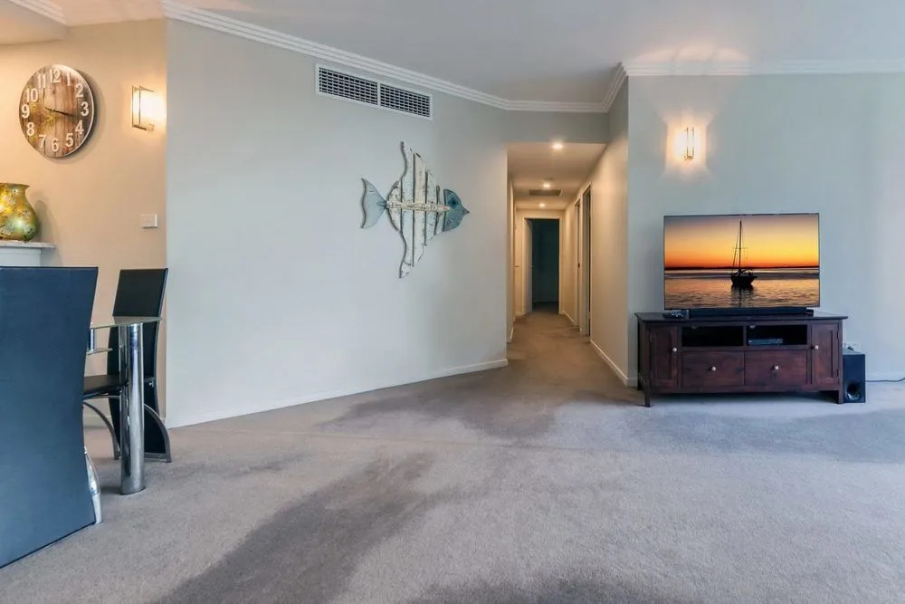 Oasis, Unit 3/5 Laman Street