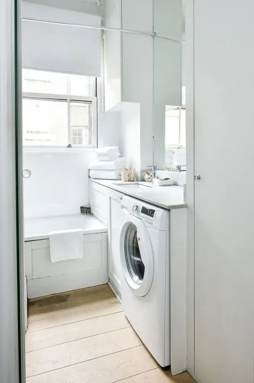 Sophisticated 1BR Flat in Victoria