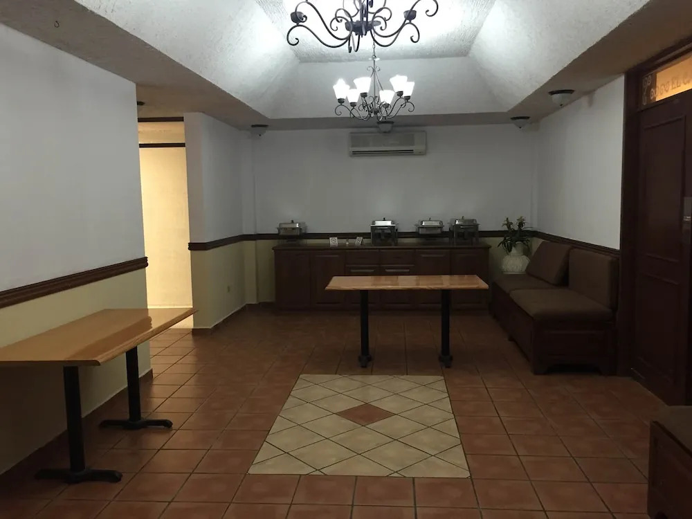 Hotel Maria Luisa Inn & Suites