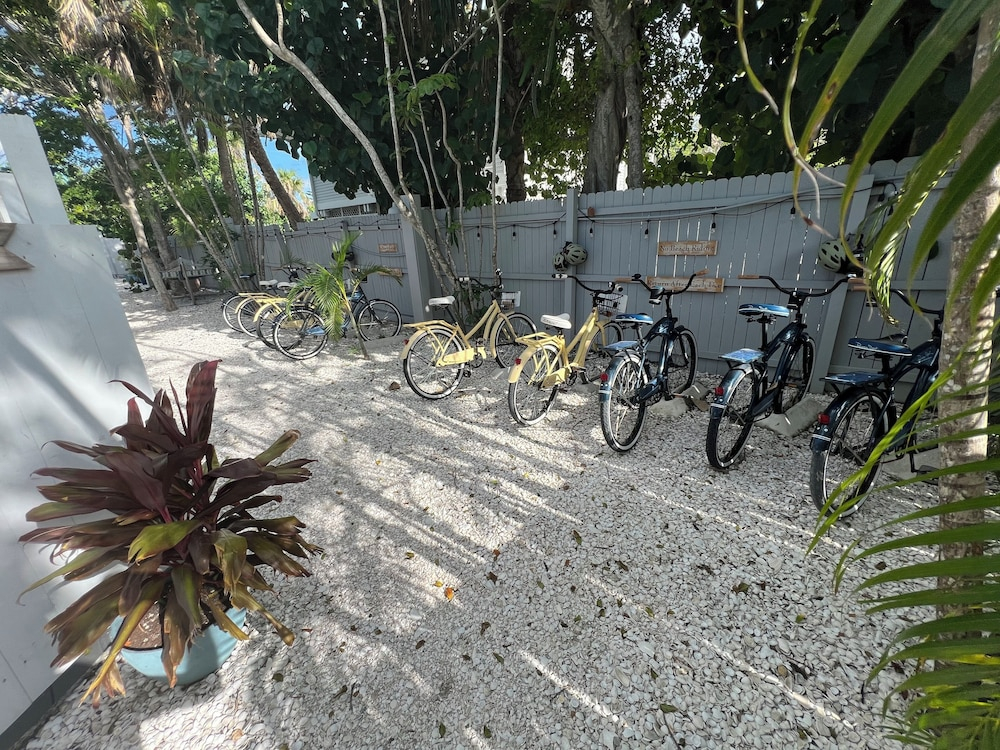 Tarpon Tale Inn