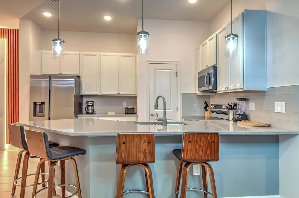 Luxury Townhouse w/ Private Pool Near Disney & Universal