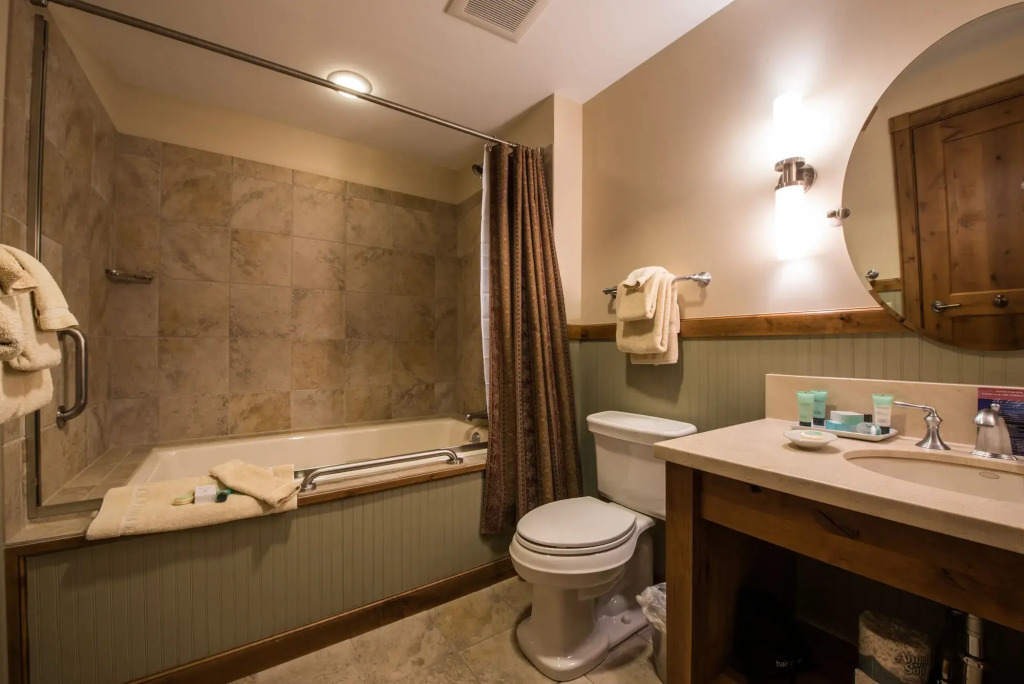 The Lodge at Mountaineer Square, A Vail Resorts Property