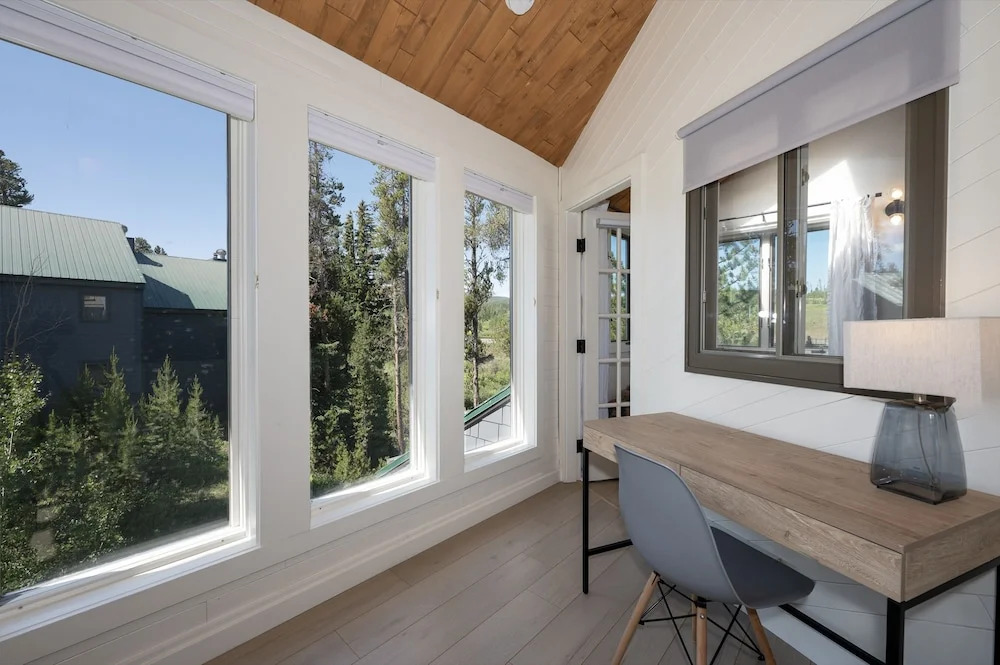 The Rail Haven 3 Bedroom Townhouse by RedAwning