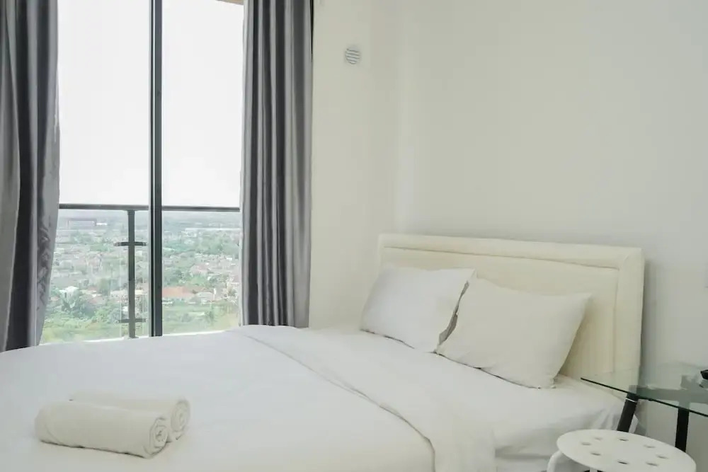 Comfy and Cozy Stay Studio Room at Sky House BSD Apartment By Travelio