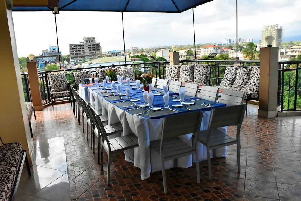 Club Rose Bay Hotel