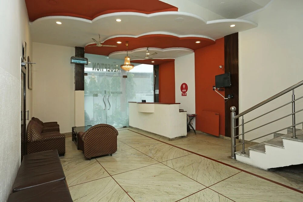 OYO 9905 Hotel Doon Star