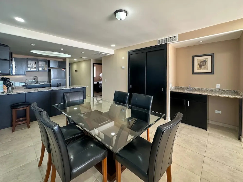 Wake Up Close to the Ocean in This 2BR Condo
