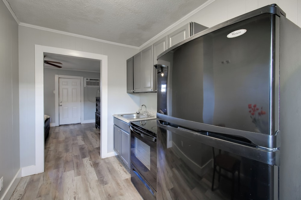 Huntsville Studio w/ Workspace Near Downtown