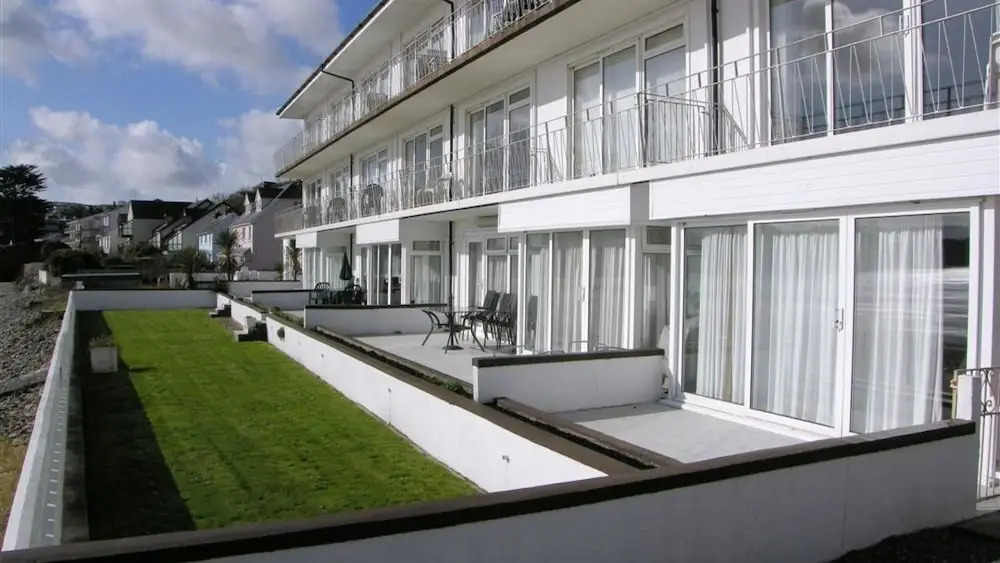 Strandways Court 9