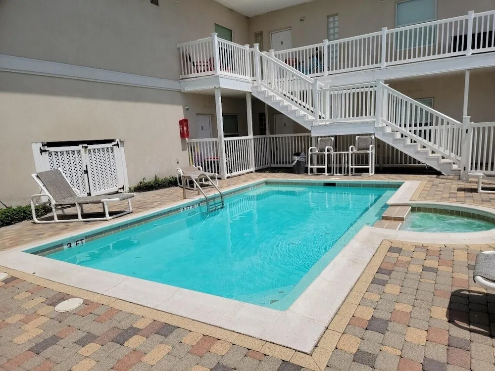 Sparkling Pool Easy Walk to Beach Los Cabos 2 Bedroom Home by Redawning