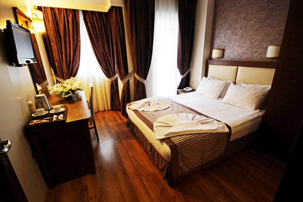Aristocrat Hotel