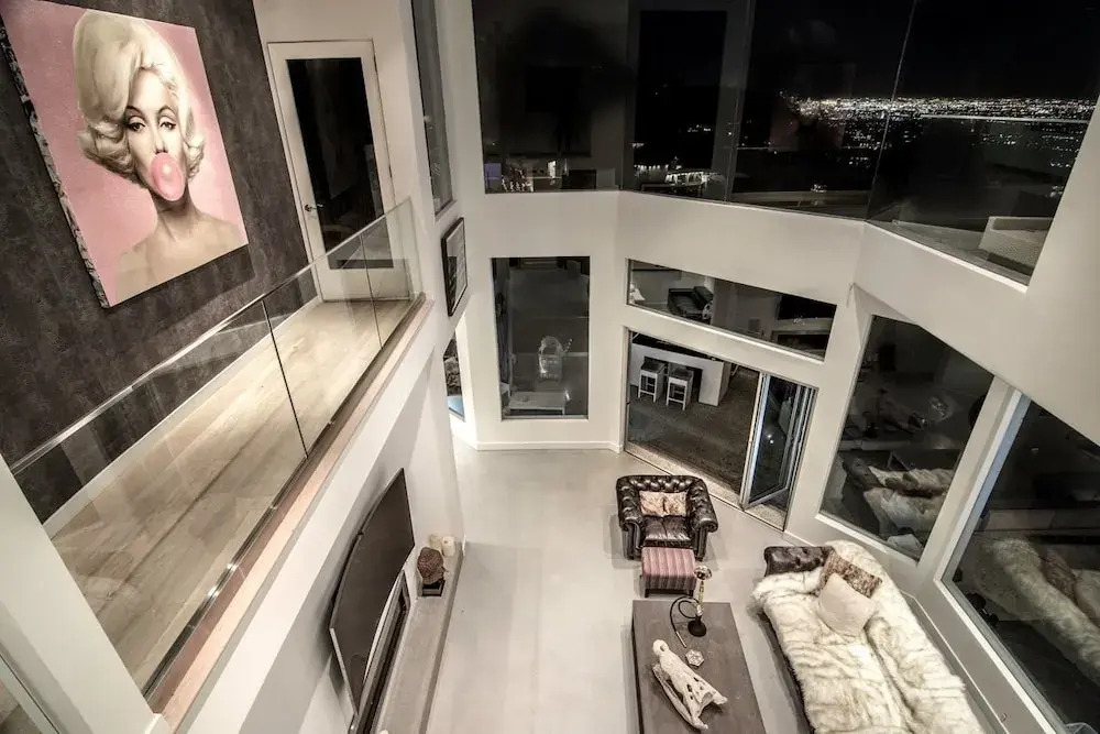 Sunset Plaza Modern